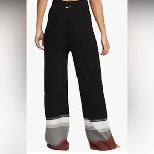 Nike Woman Yoga Pants (S) Sweater - Black-Multi Color Bottom NWOT